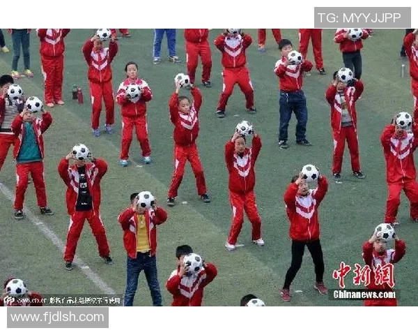 足球聚集热潮席卷全球球迷激情与赛事精彩交织的盛宴